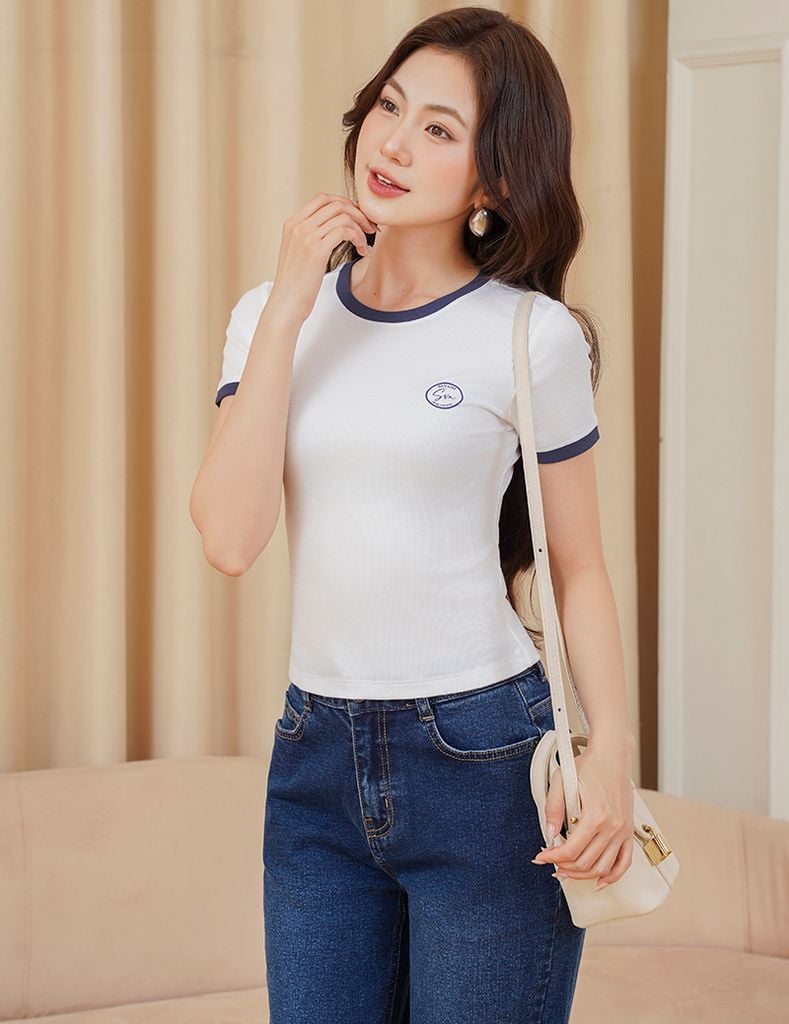 Áo t-shirt ngắn tay cổ tròn nữ phối cổ khác màu hình in nhỏ trước ngực