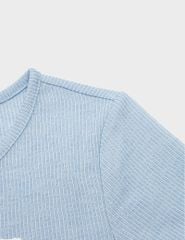 Áo thun gân ngắn tay nữ cổ V cúc bọc vải chính