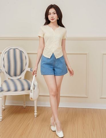 Áo thun gân ngắn tay nữ cổ V cúc bọc vải chính