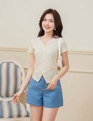 Áo thun gân ngắn tay nữ cổ V cúc bọc vải chính