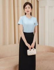 Áo thun ngắn tay nữ cổ tròn in nhỏ ngực