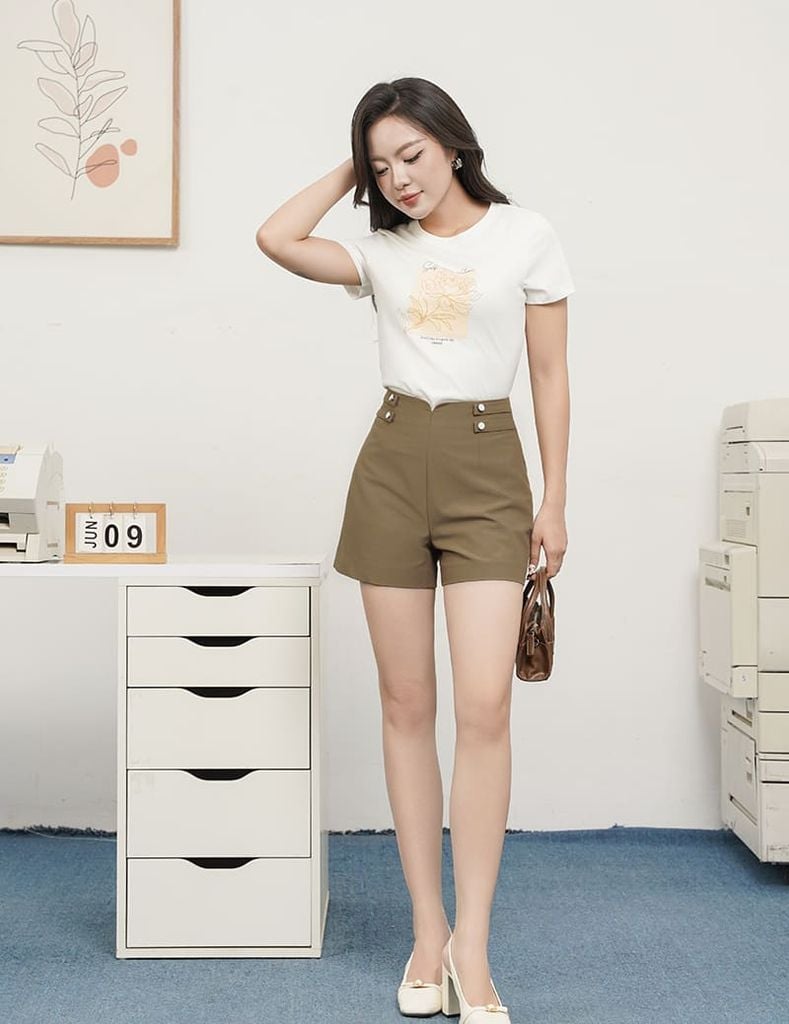 Quần short âu nữ cạp liền trang trí cúc hai bên