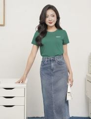 Áo thun ngắn tay cổ tròn nữ hình in trước ngực
