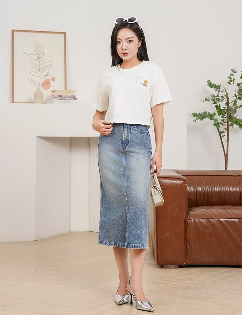 Áo T-shirt nữ croptop cổ bo rib hình in trước ngực