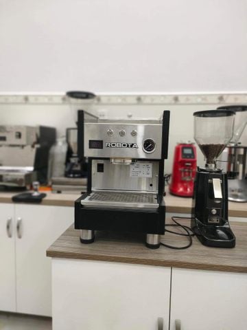 Máy pha caphe hot nhất hiện nay (Robota)