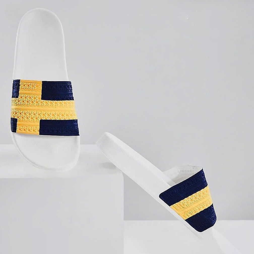 Dép quai ngang nam nữ Unisex Slipper M Masler-MT cờ đan mạch vàng với lớp đế chống trượt và quai êm chân DMV 