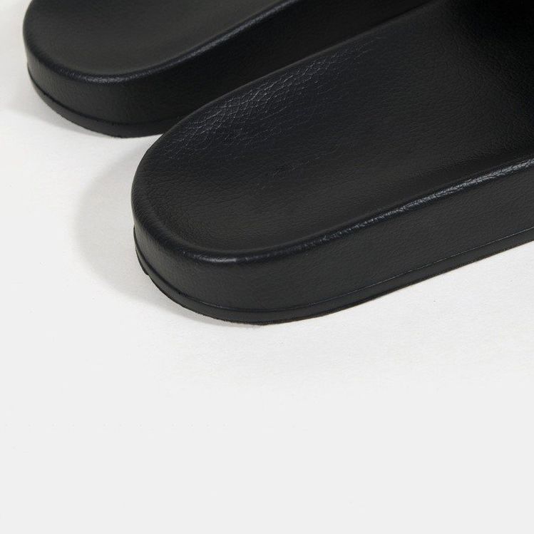  Dép quai ngang nam nữ Unisex Slipper M Masler-MT màu xám với đế thiết kế chống trơn trượt và lớp quai êm chân MT8 