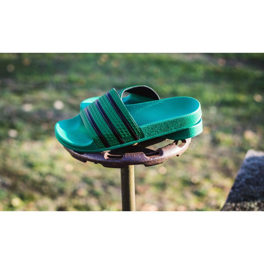  Dép quai ngang nam nữ Unisex Slipper M Masler-MT 3 sọc màu xanh lá đậm với đế chống trơn và êm chân XLD 
