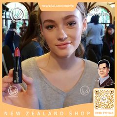 Son dưỡng môi màu hồng ánh đỏ Living Nature Tinted Lip Hydrator Lush 14 (3.9g)