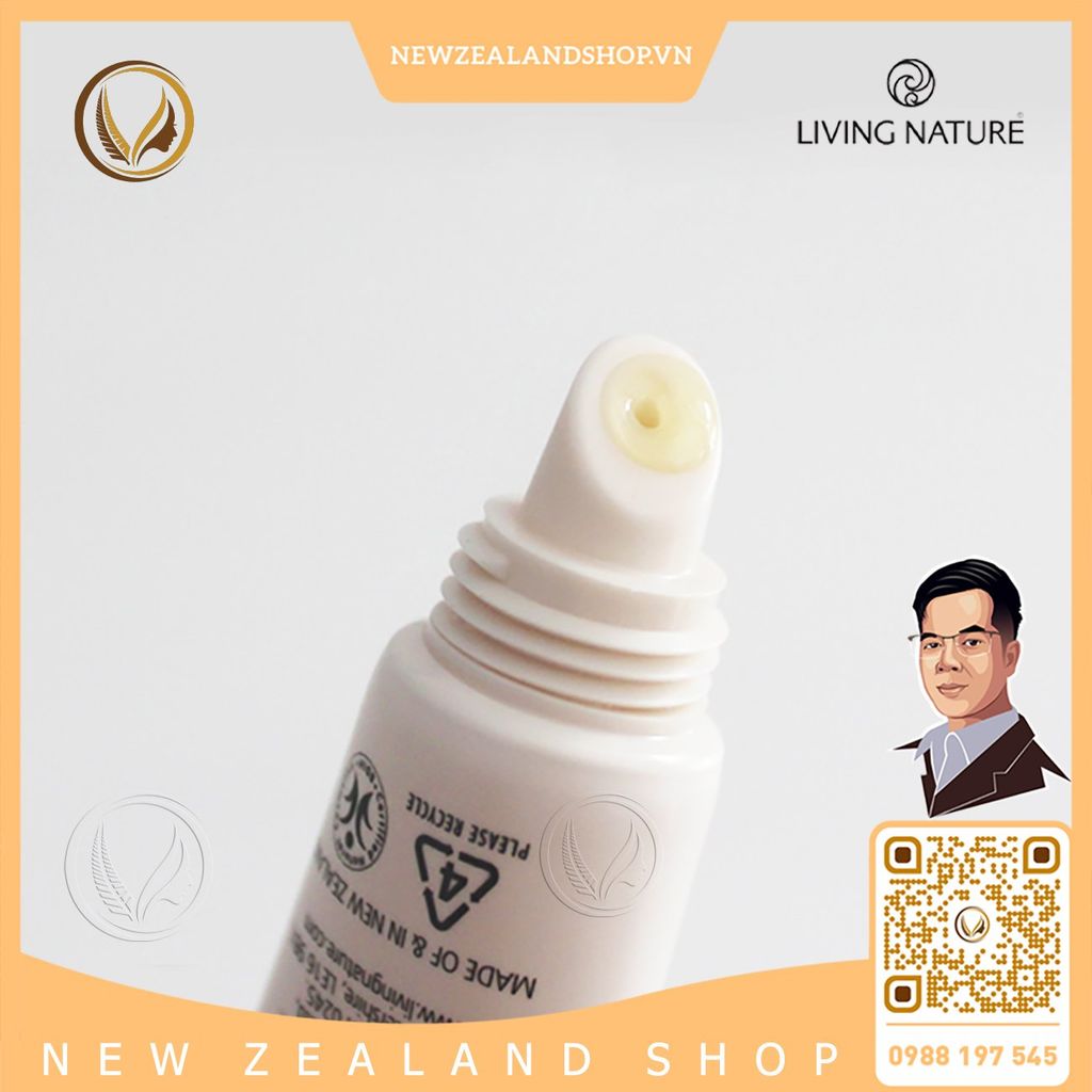Son dưỡng môi dạng gel cho mọi loại da Living Nature Lip Balm 10ml