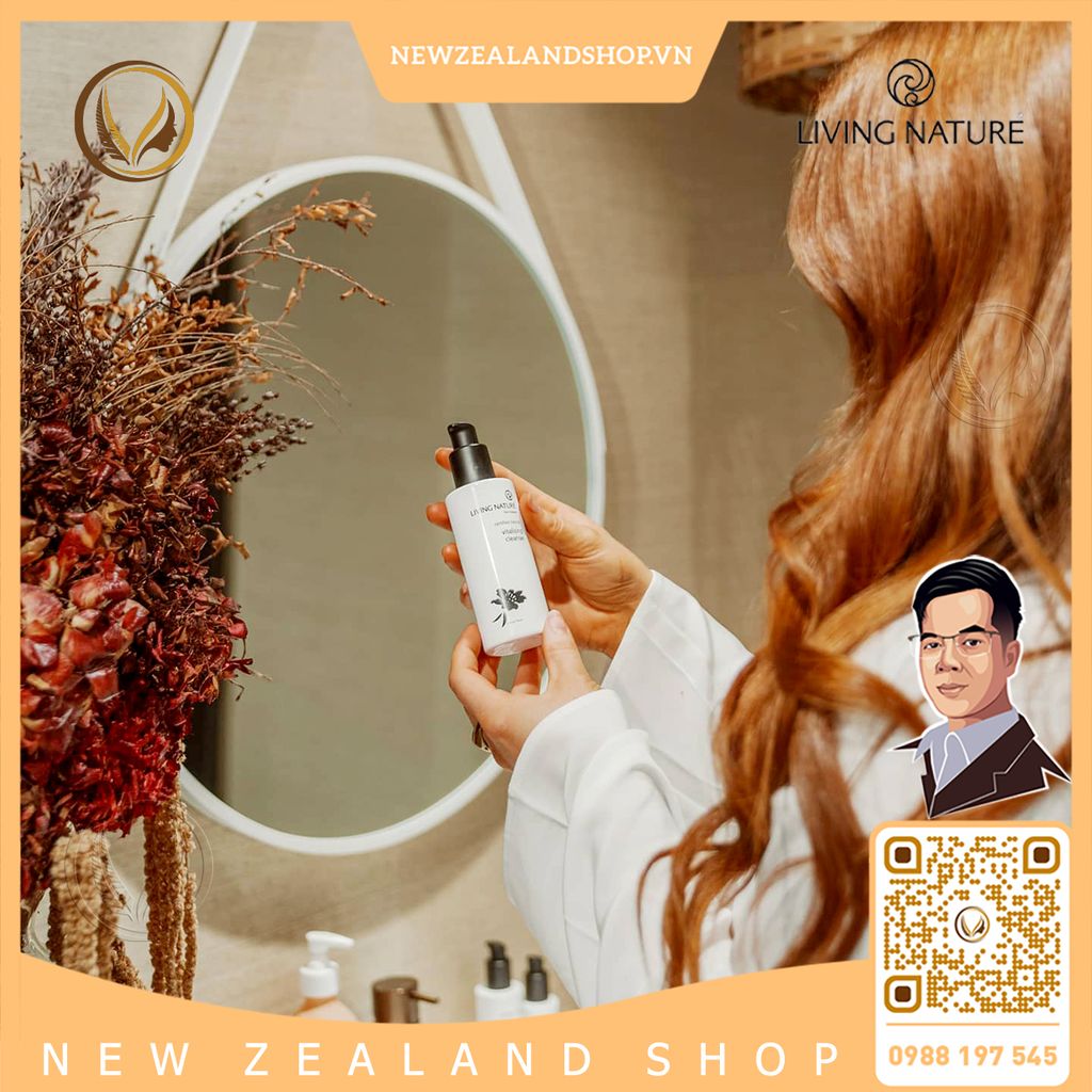 Sữa rửa mặt cho da thường, da khô Living Nature Vitalising Cleanser 120ml