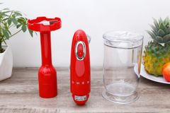 Máy xay cầm tay Smeg màu đỏ HBF02RDEU 535.43.619
