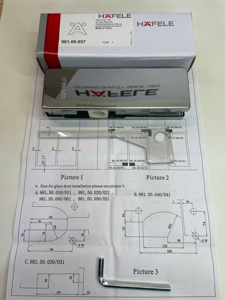 Kẹp kính trên Hafele inox bóng 981.00.657