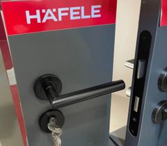 Tay nắm gạt Hafele màu đen mờ PVD 903.92.559