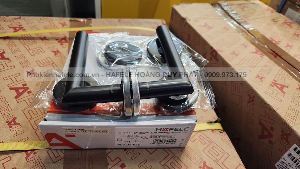 Tay nắm gạt Hafele màu đen mờ PVD 903.92.559