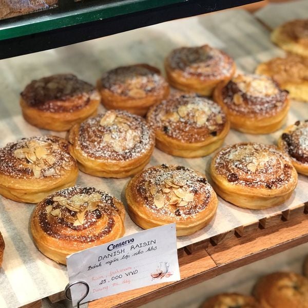 Danish Raisin (Bánh Ngàn Lớp Nho Khô)