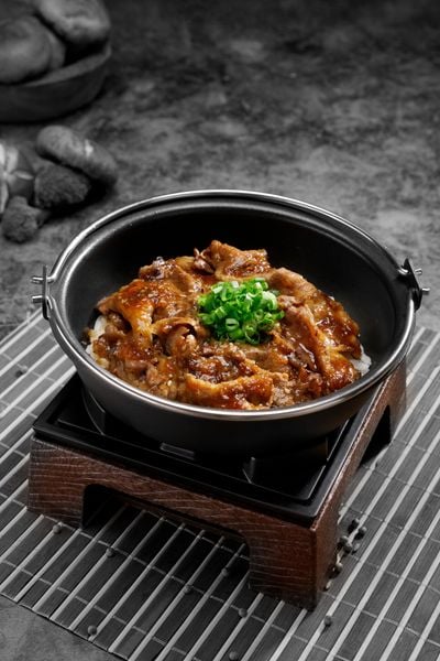 Cơm thố bò nướng size R (Beef Yakiniku Pot R)