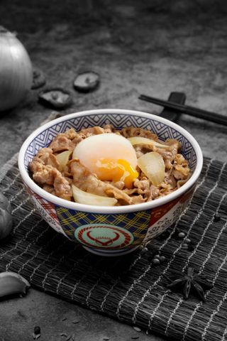  Cơm Bò Trứng Yoshi (Ontama Beef Bowl) 