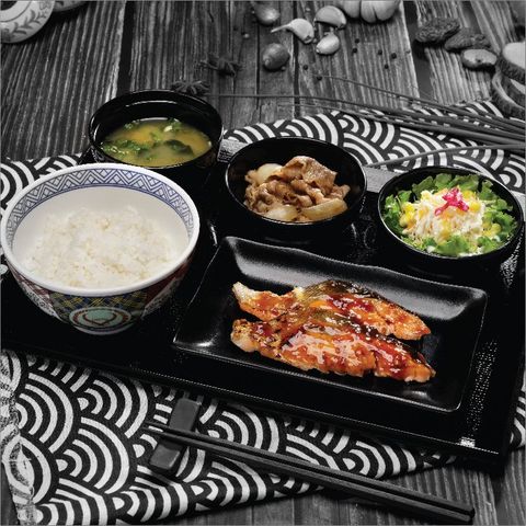  Set cơm bò nướng (Beef Yakiniku Set) 