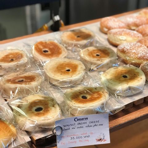  Walnut Cream Cheese (Bánh mì mềm nhân phô mai) 