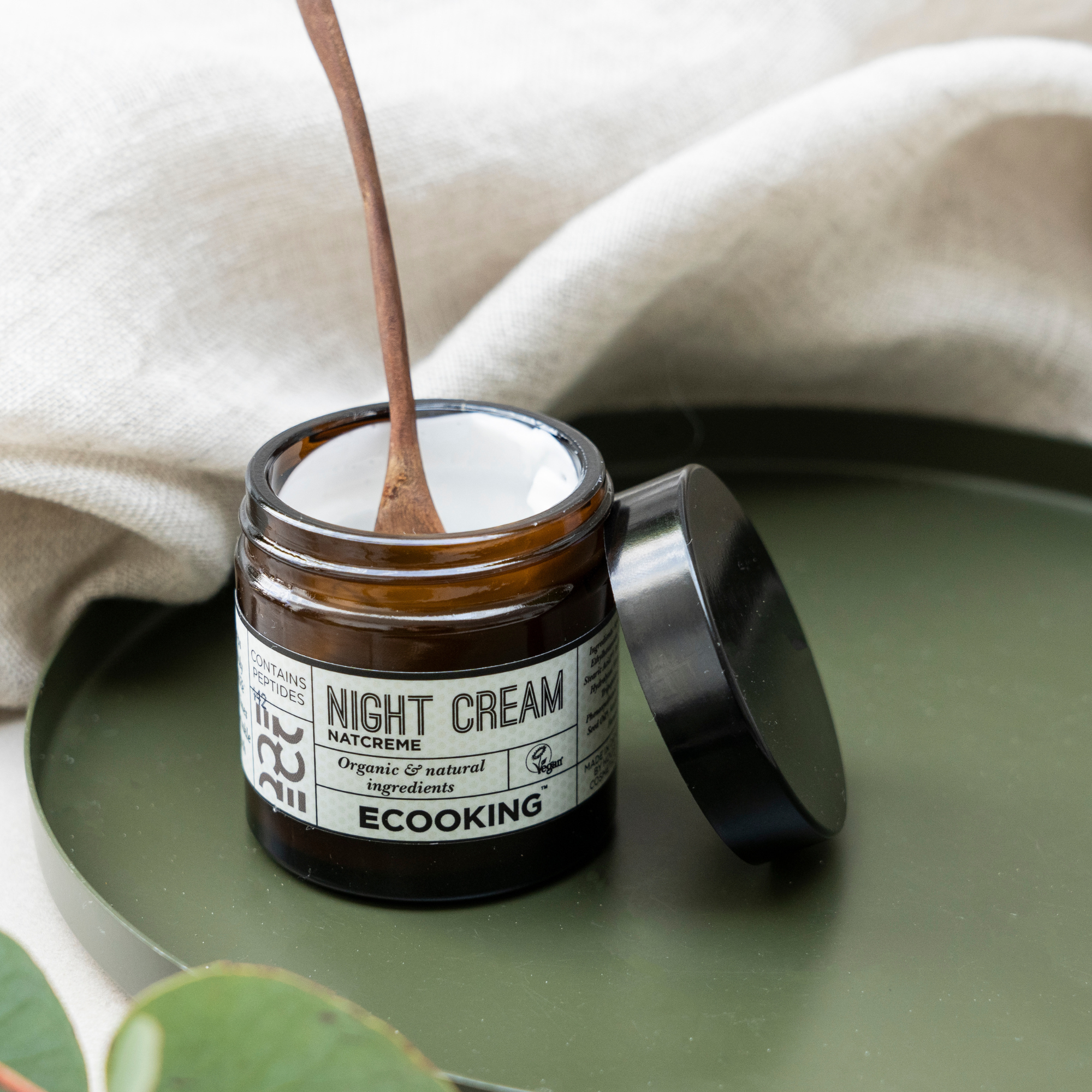  Kem dưỡng ban đêm Night cream 50ml. 