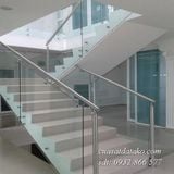 cầu thang kính inox
