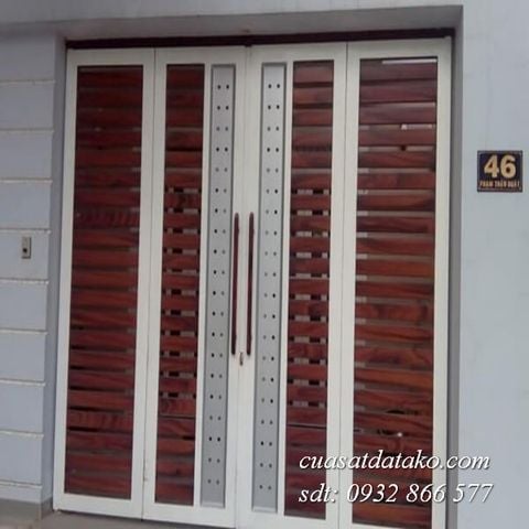 Cửa cổng sắt hộp 4 cánh giả gỗ