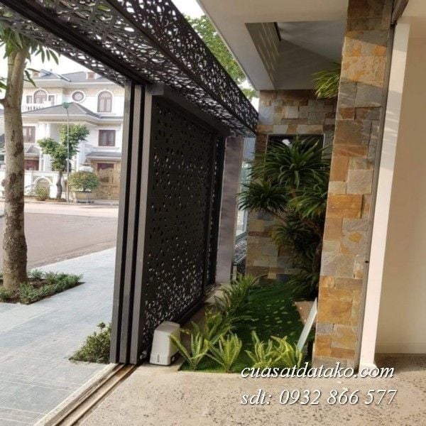 mẫu cửa cổng tự động lùa 3 cánh