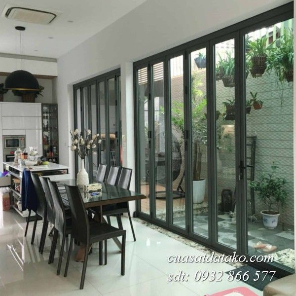 cửa đi nhôm kính xếp gấp 6 cánh