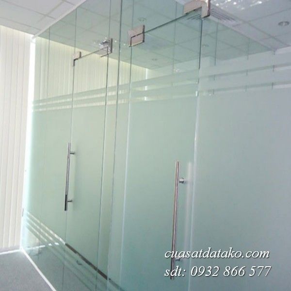 cửa kính mở quay 1 cánh