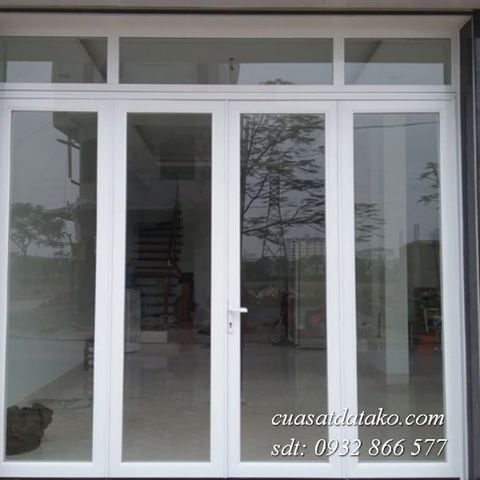 Mẫu cửa kính cường lực khung sắt