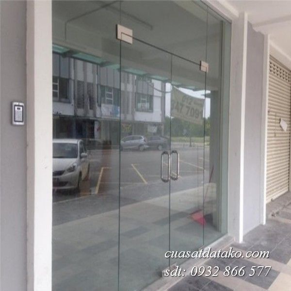 cửa kính thủy lực 2 cánh