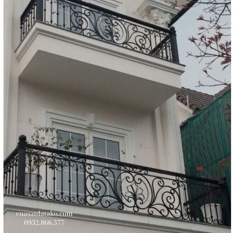Lan can ban công sắt