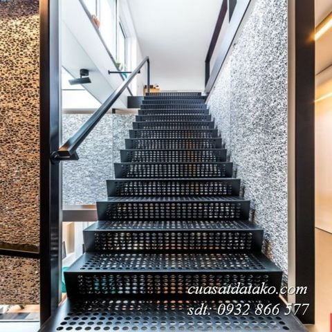 Mẫu cầu thang sắt lỗ ziczac