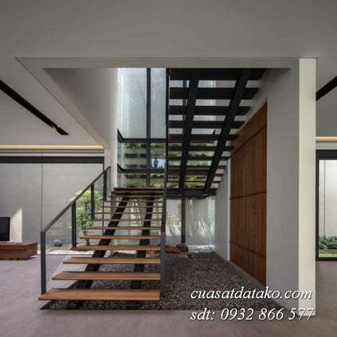 Cầu thang sắt xương cá kép