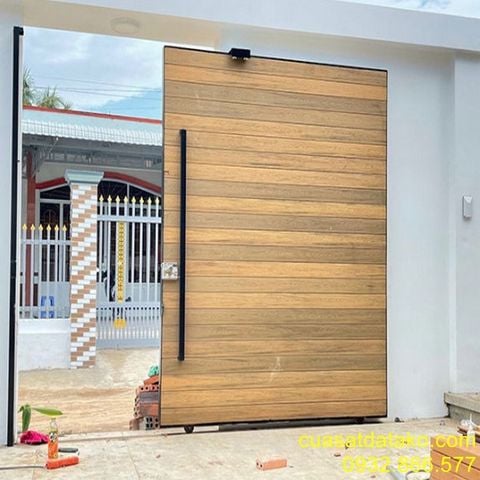 Cửa cổng gỗ nhựa 1 cánh lùa