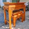 Bàn thờ gia tiên kèm đôn