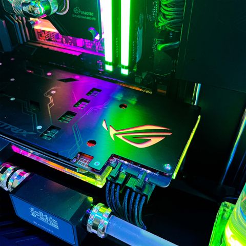  Asus ROG STRIX HELIOS - Water Cooling 