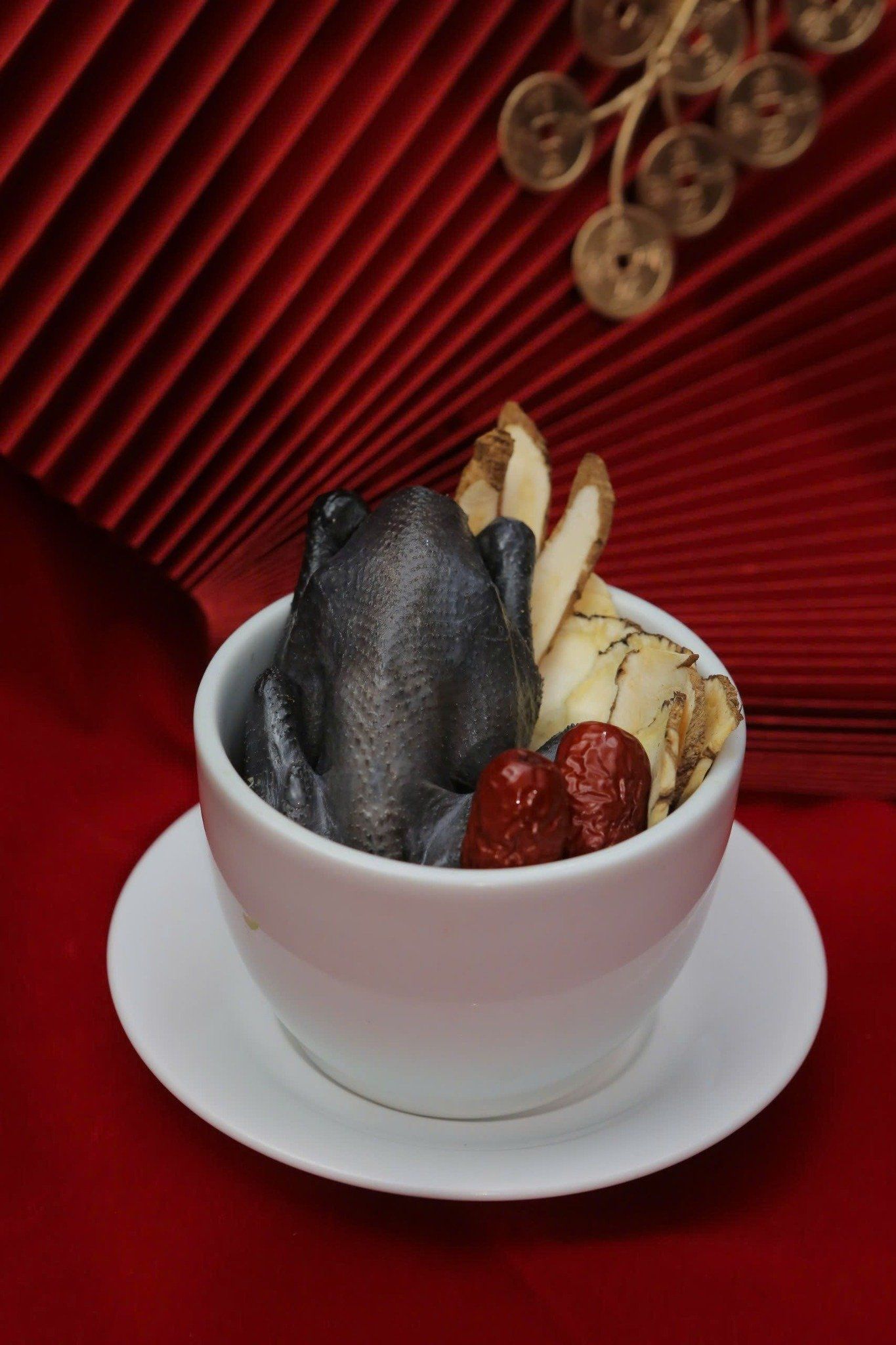  Gà Ác Tiềm Sâm Đương Quy Tươi/Black chicken and fresh angelica soup/當歸燉黑雞 