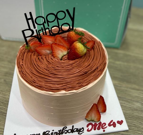  Bánh kem bắp trang trí dâu tây 