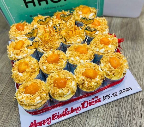  Bánh bông lan trứng muối cupcake 