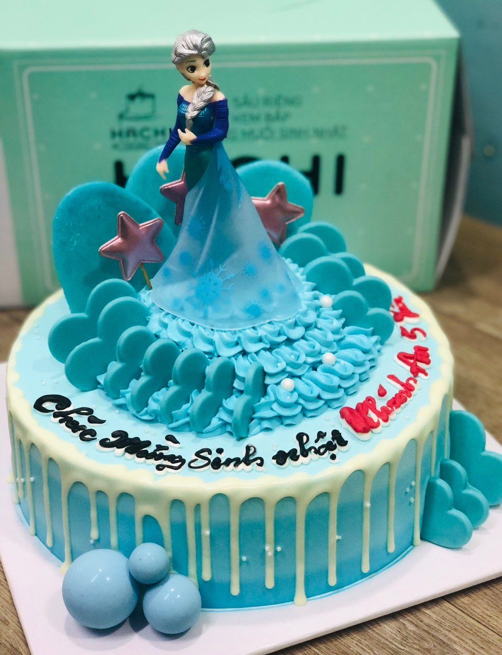  Bánh kem bắp công chúa elsa 