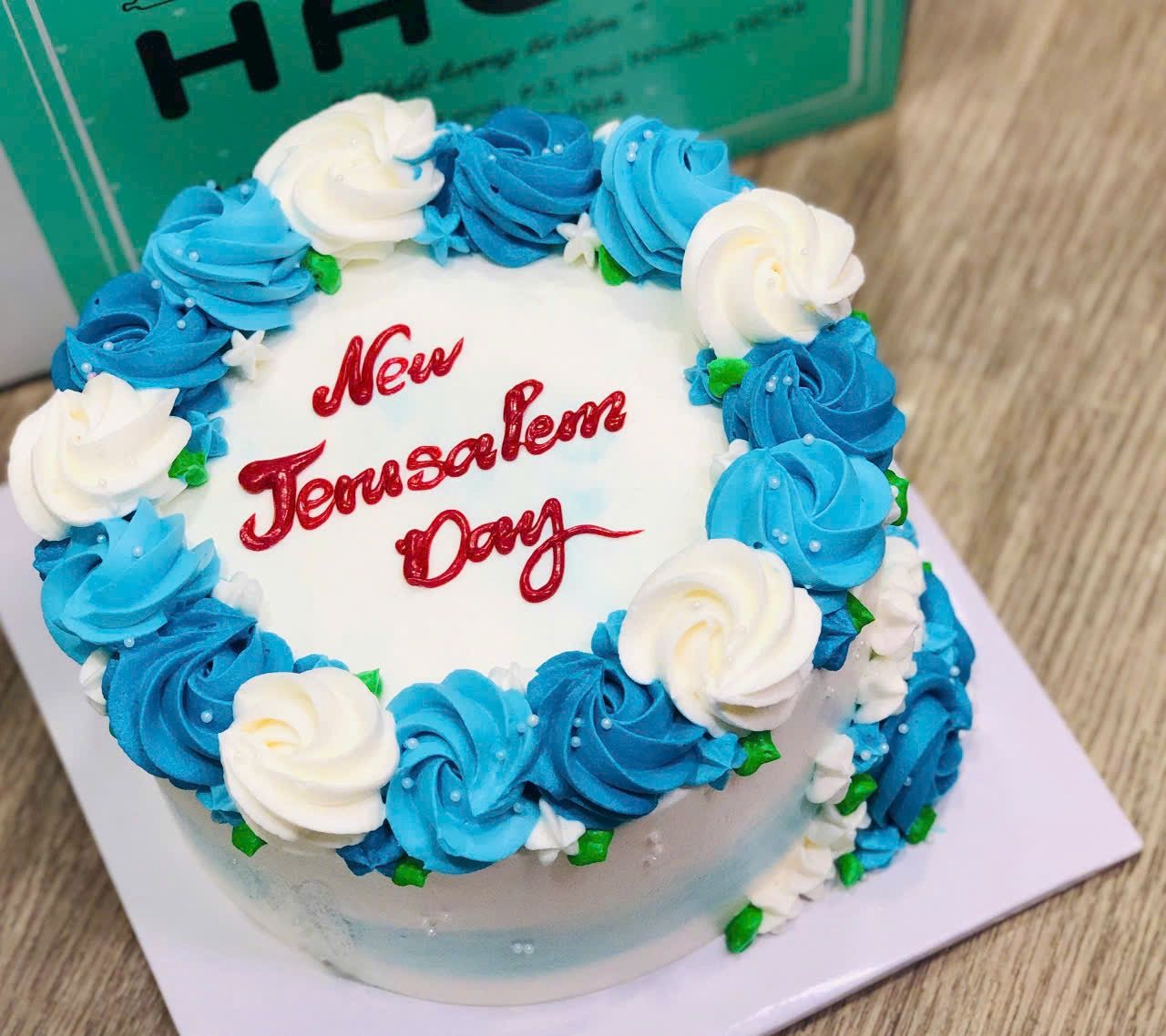  Bánh kem bắp hoa hồng xanh 