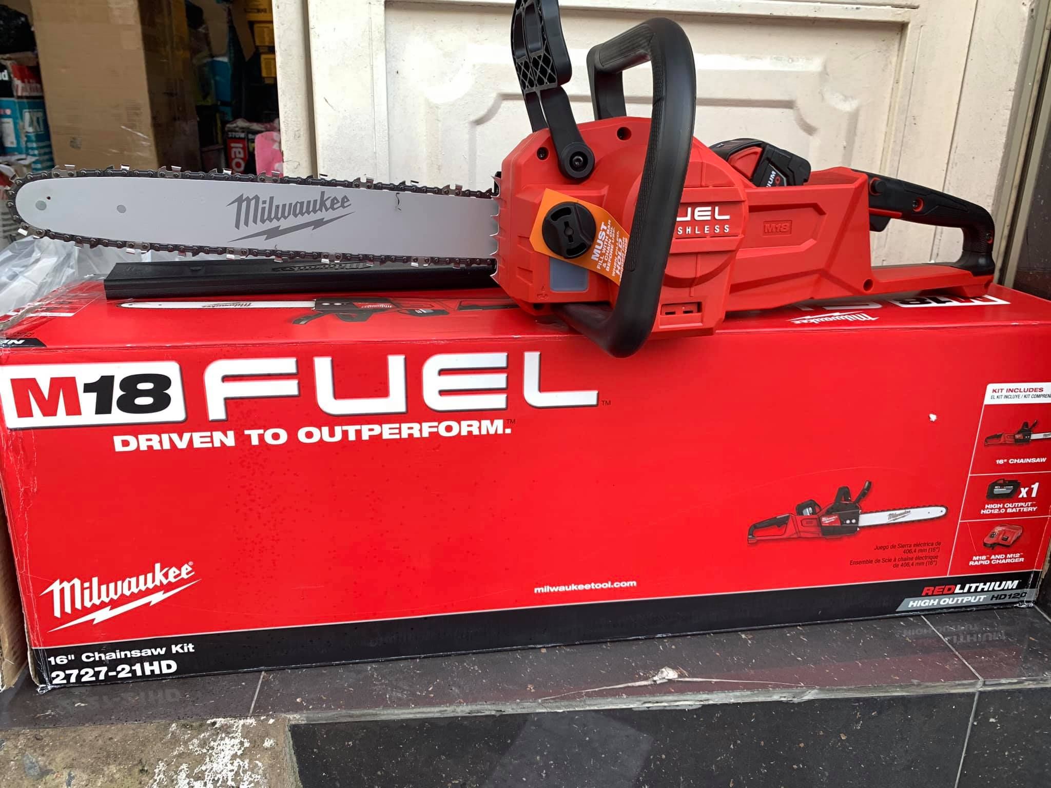 Cưa xích Milwaukee 2727 M18