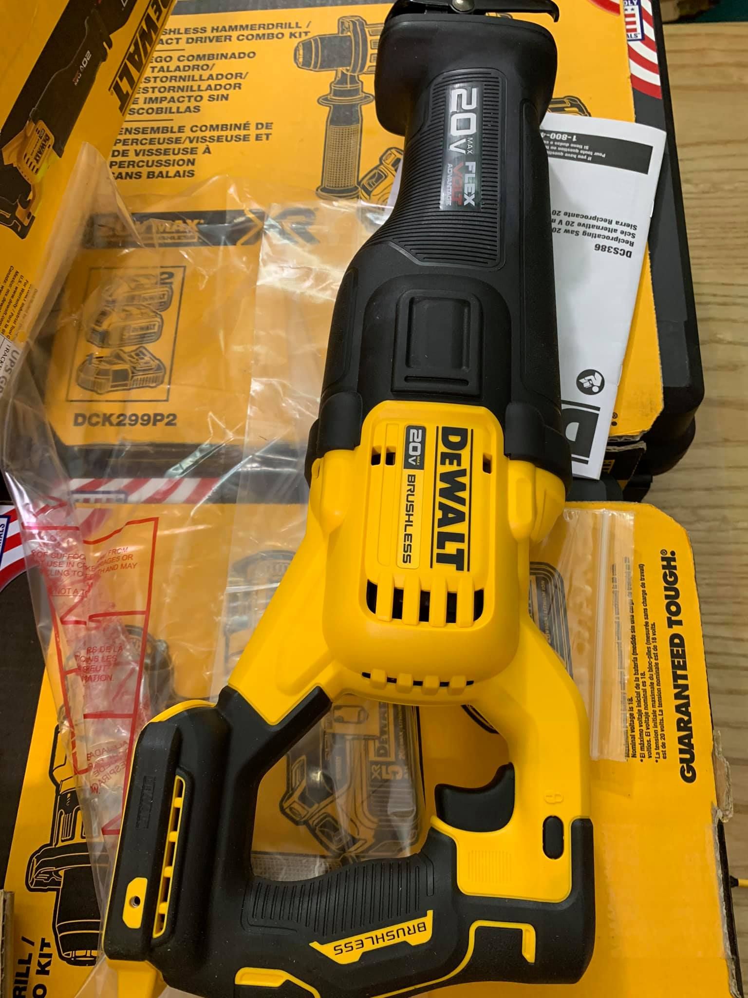 Máy cưa kiếm pin Dewalt DCS386 USA