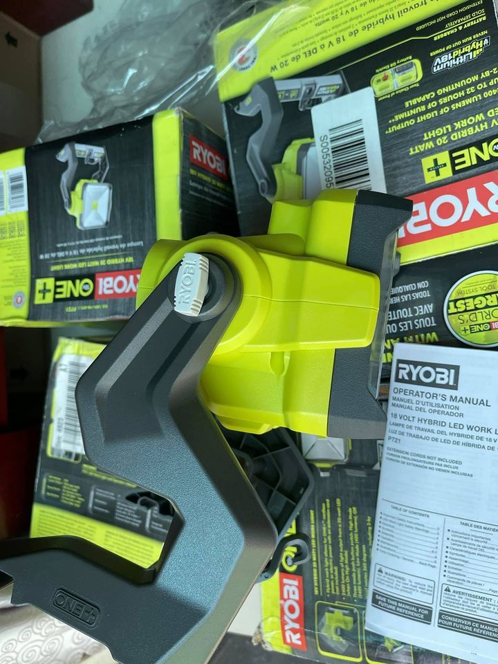 en led Ryobi P721 18V May Khoan Pin Tung Power Tool