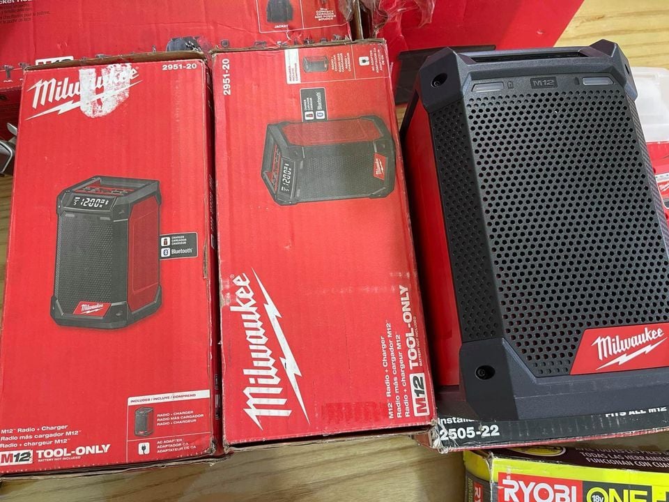 Loa Bluetooth Milwaukee 2951 M12