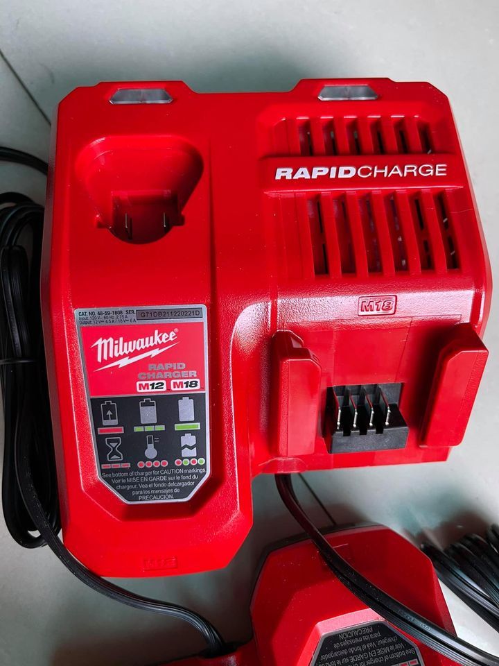 Sạc nhanh Milwaukee 48-59-1808 new