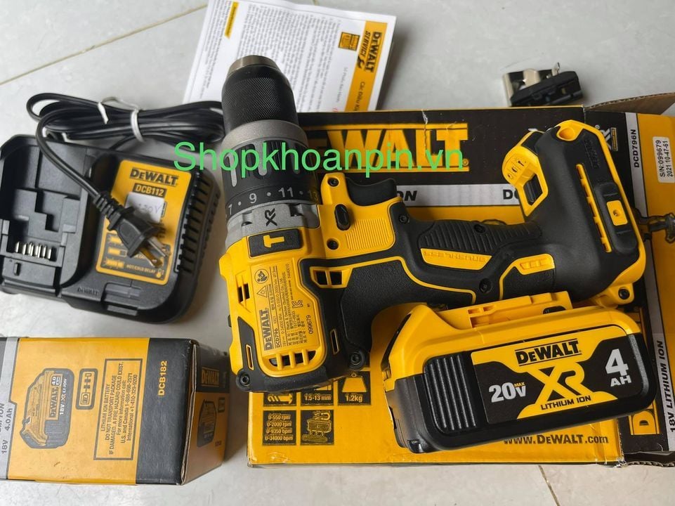 Máy khoan vặn vít Dewalt DCD796-3