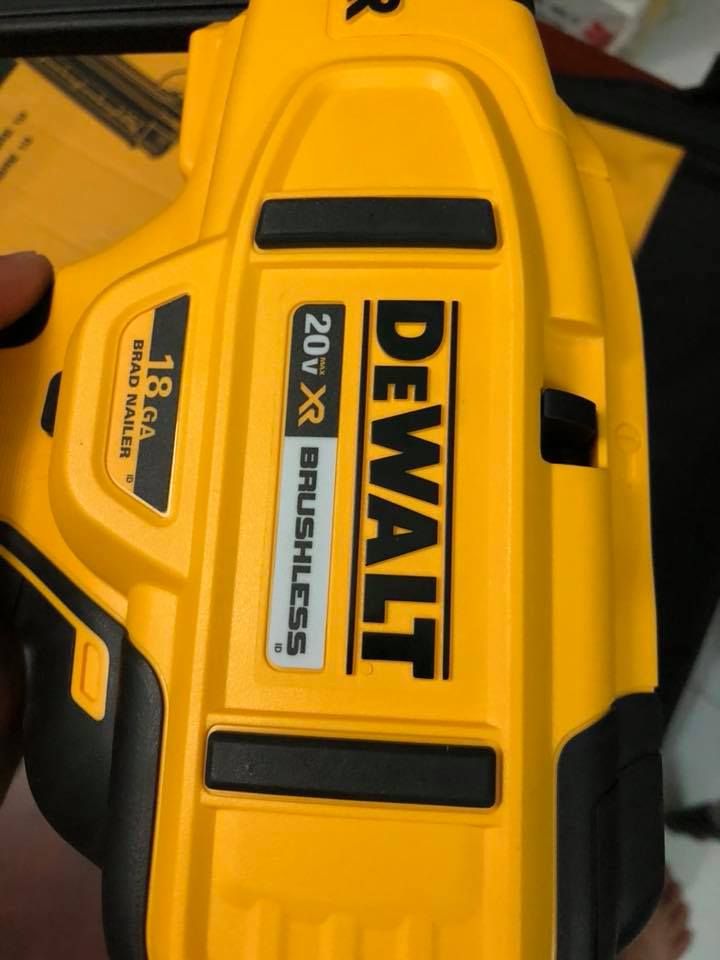 MÁY BẮN ĐINH DEWALT DCN680D1-3